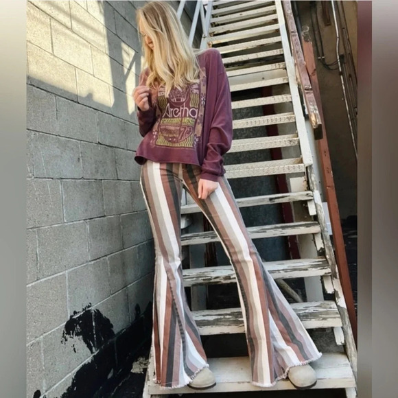 Daydreamer Aretha Franklin Queen Of Soul Long Sleeve Crop Graphic Tee Maroon NWT - Picture 2 of 6